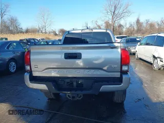 2018 Toyota Tacoma SR with VIN 5TFCZ5AN3JX151479, listed as a IAAI auction lot 41428376 with 104,717 mi miles. Bid and sale history available at carsss.com. Image 16.