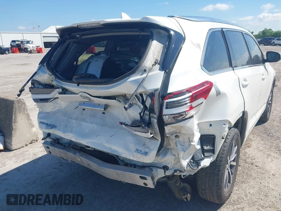 2018 Toyota Highlander SE with VIN 5TDKZRFH8JS548391, listed as a IAAI auction lot 42227742 with 79,782 mi miles and . Bid and sale history available at DreamBid. Image 18.