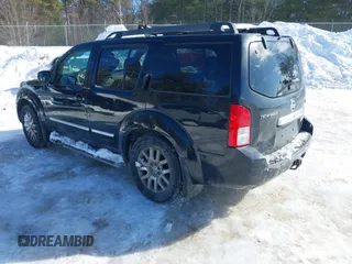 2012 Nissan Pathfinder LE z VIN 5N1AR1NB0CC608450, wystawiony jako IAAI lot #41625816 z przebiegiem 209 120 mil mil oraz . Historia ofert i sprzedaży dostępna na DreamBid. Obrazek 3.
