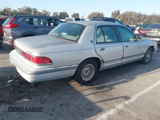 1994 Mercury Grand Marquis LS z VIN 2MELM75W9RX669484, wystawiony jako IAAI lot #41838499 z przebiegiem 101 777 mil mil oraz . Historia ofert i sprzedaży dostępna na DreamBid. Obrazek 4.