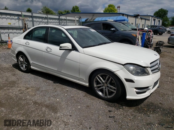 2013 Mercedes-Benz C 300 Sport z VIN WDDGF8ABXDR246301, wystawiony jako Copart lot #57881835 z przebiegiem 101 856 mil mil oraz Szkoda całkowita • Salvage title. Historia ofert i sprzedaży dostępna na DreamBid. Obrazek 4.