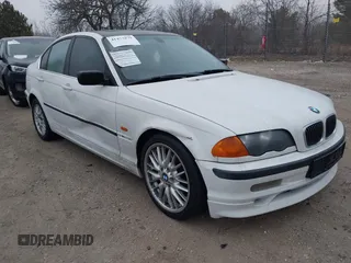 2000 BMW 3 Series 328i with VIN WBAAM5341YFR20178, listed as a IAAI auction lot 41477979 with 151,328 mi miles. Bid and sale history available at carsss.com. Image 1.