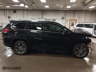 2019 Toyota Highlander SE with VIN 5TDJZRFH0KS706882, listed as a IAAI auction lot 41796238 with 104,009 mi miles. Bid and sale history available at carsss.com. Image 13.