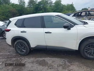 2024 Nissan Rogue S z VIN 5N1BT3AA4RC681960, wystawiony jako IAAI lot #42216264 z przebiegiem 37 882 mil mil oraz . Historia ofert i sprzedaży dostępna na DreamBid. Obrazek 13.