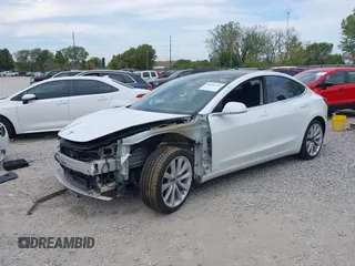 2019 Tesla Model 3 Mid Range z VIN 5YJ3E1EA5KF466517, wystawiony jako IAAI lot #40296116 z przebiegiem 66 509 mil mil oraz . Historia ofert i sprzedaży dostępna na DreamBid. Obrazek 20.