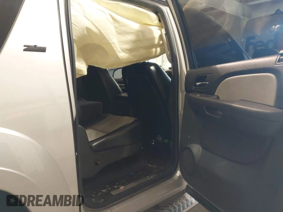 2007 Chevrolet Suburban LTZ z VIN 3GNFC16057G264519, wystawiony jako IAAI lot #41641397 z przebiegiem 235 431 mil mil oraz . Historia ofert i sprzedaży dostępna na DreamBid. Obrazek 8.