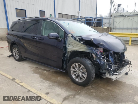 2022 Toyota Sienna LE z VIN 5TDKSKFC9NS049704, wystawiony jako Copart lot #41782995 z przebiegiem 8 014 mil mil oraz Szkoda całkowita • Salvage title. Historia ofert i sprzedaży dostępna na DreamBid. Obrazek 4.