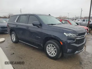 2021 Chevrolet Tahoe LS z VIN 1GNSCMKD6MR334050, wystawiony jako Copart lot #45303224 z przebiegiem 31 690 mil mil oraz . Historia ofert i sprzedaży dostępna na DreamBid. Obrazek 4.