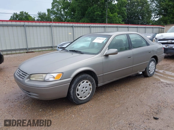 1997 Toyota Camry LE z VIN 4T1BG22KXVU034196, wystawiony jako IAAI lot #42504214 z przebiegiem 155 915 mil mil oraz . Historia ofert i sprzedaży dostępna na DreamBid. Obrazek 2.