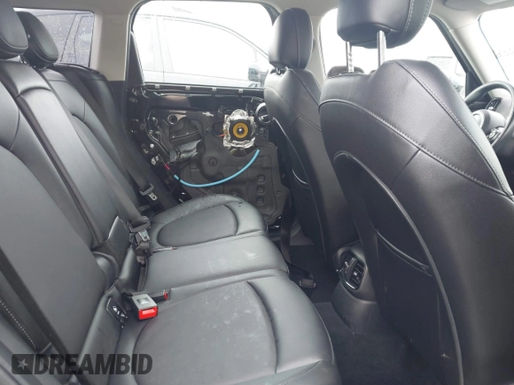2017 MINI Countryman Cooper S with VIN WMZYT3C34H3D98585, listed as a IAAI auction lot 41752740 with 58,381 mi miles. Bid and sale history available at carsss.com. Image 8.