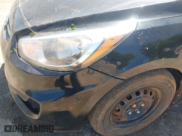 2017 Hyundai Accent SE z VIN KMHCT4AE8HU321550, wystawiony jako IAAI lot #41938309 z przebiegiem 132 016 mil mil oraz . Historia ofert i sprzedaży dostępna na DreamBid. Obrazek 6.