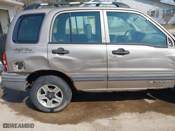2002 Chevrolet Tracker with VIN 2CNBJ13C026911257, listed as a IAAI auction lot 41760465 with NaN miles. Bid and sale history available at carsss.com. Image 19.