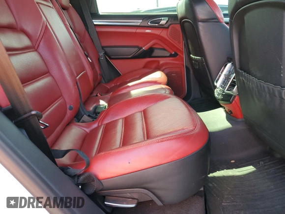 2015 Porsche Cayenne Turbo z VIN WP1AC2A21FLA81202, wystawiony jako Copart lot #45562605 z przebiegiem 72 979 mil mil oraz Szkoda całkowita • Salvage title. Historia ofert i sprzedaży dostępna na DreamBid. Obrazek 11.