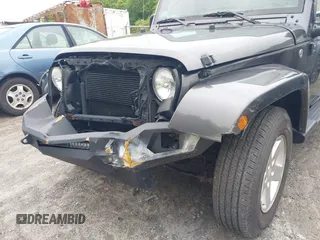 2016 Jeep Wrangler Unlimited Sahara z VIN 1C4HJWEG1GL252860, wystawiony jako IAAI lot #42215620 z przebiegiem 85 267 mil mil oraz . Historia ofert i sprzedaży dostępna na DreamBid. Obrazek 6.