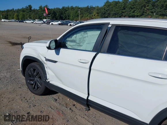 2022 Volkswagen Atlas SE with VIN 1V2KE2CA5NC201682, listed as a IAAI auction lot 40238163 with 44,790 mi miles and . Bid and sale history available at DreamBid. Image 6.
