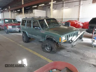 2000 Jeep Cherokee Police with VIN 1J4FF48S4YL200390, listed as a IAAI auction lot 40463841 with 180,586 mi miles. Bid and sale history available at carsss.com. Image 1.
