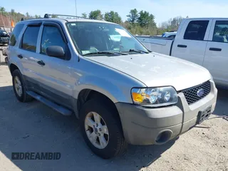 2006 Ford Escape XLT with VIN 1FMYU93146KA41949, listed as a IAAI auction lot 42103938 with 138,902 mi miles. Bid and sale history available at carsss.com. Image 1.