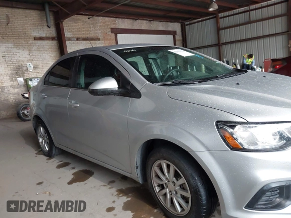2019 Chevrolet Sonic LT z VIN 1G1JD5SB2K4144335, wystawiony jako IAAI lot #42479272 z przebiegiem 111 453 mil mil oraz . Historia ofert i sprzedaży dostępna na DreamBid. Obrazek 12.