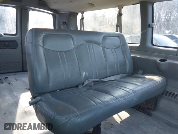 2006 Chevrolet Express Passenger with VIN 1GAHG39U861219905, listed as a IAAI auction lot 41910472 with 199,665 mi miles and . Bid and sale history available at DreamBid. Image 8.