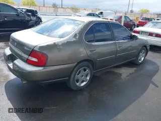 2000 Nissan Altima XE with VIN 1N4DL01D3YC202339, listed as a IAAI auction lot 42188804 with 129,579 mi miles and . Bid and sale history available at carsss.com. Image 4.