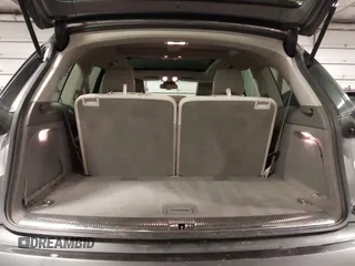 2015 Audi Q7 Premium Plus z VIN WA1LGAFE1FD023297, wystawiony jako IAAI lot #42128488 z przebiegiem 173 407 mil mil oraz . Historia ofert i sprzedaży dostępna na DreamBid. Obrazek 18.
