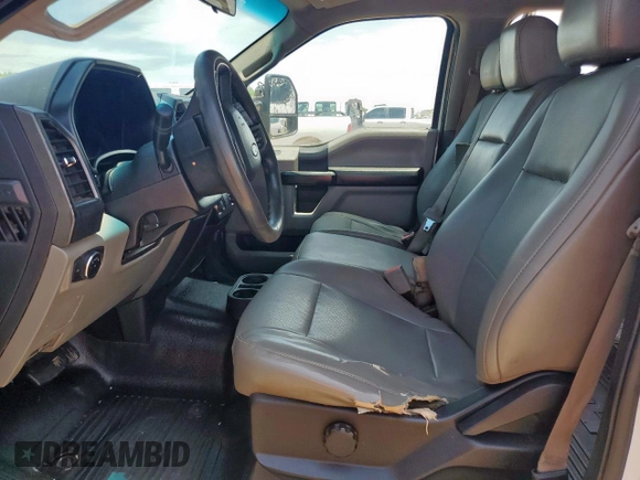 2019 Ford F-250 XL z VIN 1FT7W2BT5KED93161, wystawiony jako Copart lot #59251275 z przebiegiem 156 118 mil mil oraz Czysty tytuł • Clean title. Historia ofert i sprzedaży dostępna na DreamBid. Obrazek 7.