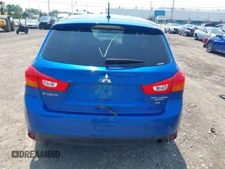 2015 Mitsubishi Outlander ES z VIN 4A4AR3AW9FE050253, wystawiony jako IAAI lot #42470828 z przebiegiem 91 875 mil mil oraz . Historia ofert i sprzedaży dostępna na DreamBid. Obrazek 16.