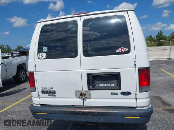 2012 Ford Econoline Cargo Commercial z VIN 1FTNS2EW8CDA13858, wystawiony jako IAAI lot #42473899 z przebiegiem 336 332 mil mil oraz . Historia ofert i sprzedaży dostępna na DreamBid. Obrazek 16.