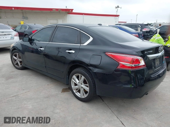 2013 Nissan Altima SV with VIN 1N4AL3AP0DC287021, listed as a IAAI auction lot 42177444 with 163,462 mi miles and . Bid and sale history available at carsss.com. Image 3.