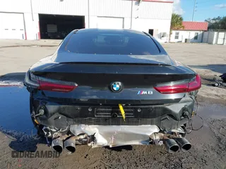 2020 BMW M8 z VIN WBSAE0C01LCD54612, wystawiony jako IAAI lot #41022043 z przebiegiem Nie podano mil oraz . Historia ofert i sprzedaży dostępna na DreamBid. Obrazek 17.