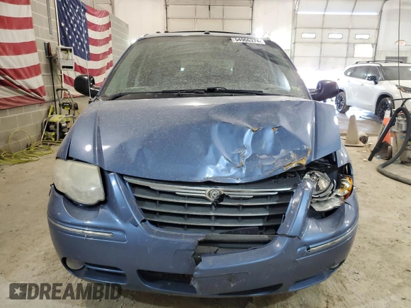 2007 Chrysler Town & Country LWB Limited with VIN 2A4GP64L07R137192, listed as a Copart auction lot 70571224 with 239,297 mi miles and Non Repairable. Bid and sale history available at carsss.com. Image 5.