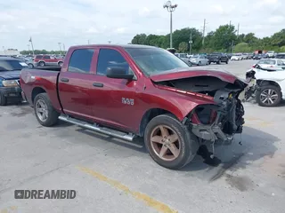 2018 Ram 1500 Express z VIN 3C6RR6KG3JG246555, wystawiony jako IAAI lot #42082726 z przebiegiem 106 227 mil mil oraz . Historia ofert i sprzedaży dostępna na DreamBid. Obrazek 1.
