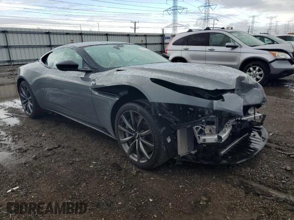 2019 Aston Martin DB11 V8 z VIN SCFRMFAW0KGL06287, wystawiony jako Copart lot #62828302 z przebiegiem Nie podano mil oraz . Historia ofert i sprzedaży dostępna na DreamBid. Obrazek 1.