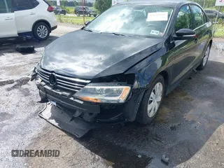 2013 Volkswagen Jetta SE z VIN 3VWDX7AJ4DM396477, wystawiony jako IAAI lot #42659959 z przebiegiem 115 833 mil mil oraz . Historia ofert i sprzedaży dostępna na DreamBid. Obrazek 6.