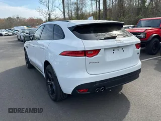 2018 Jaguar F-Pace z VIN SADCL2FN8JA259869, wystawiony jako Copart lot #54601565 z przebiegiem 89 138 mil mil oraz Czysty tytuł • Clean title. Historia ofert i sprzedaży dostępna na DreamBid. Obrazek 3.