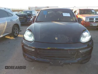 2017 Porsche Cayenne Turbo z VIN WP1AC2A2XHLA92993, wystawiony jako IAAI lot #41264521 z przebiegiem 83 257 mil mil oraz . Historia ofert i sprzedaży dostępna na DreamBid. Obrazek 12.