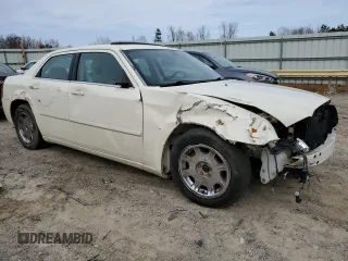2005 Chrysler 300 with VIN 2C3AA53GX5H667639, listed as a Copart auction lot 47995985 with 70,890 mi miles and Clean Title. Bid and sale history available at carsss.com. Image 4.