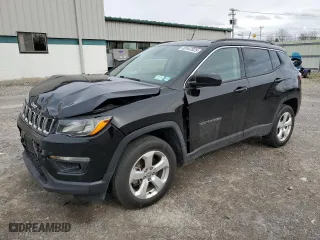 2019 Jeep Compass Latitude with VIN 3C4NJDBB8KT599275, listed as a Copart auction lot 52447025 with 104,576 mi miles and Salvage Title. Bid and sale history available at carsss.com. Image 1.