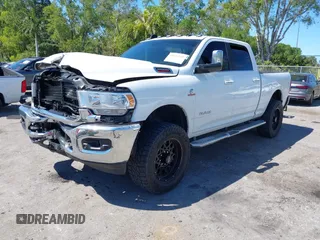 2020 Ram 2500 Big Horn z VIN 3C6UR5DL3LG309803, wystawiony jako IAAI lot #41843141 z przebiegiem 109 786 mil mil oraz . Historia ofert i sprzedaży dostępna na DreamBid. Obrazek 2.
