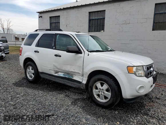 2012 Ford Escape XLT z VIN 1FMCU9DG9CKC69762, wystawiony jako Copart lot #49104075 z przebiegiem 92 937 mil mil oraz Szkoda całkowita • Salvage title. Historia ofert i sprzedaży dostępna na DreamBid. Obrazek 4.