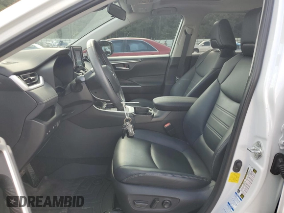 2021 Toyota RAV4 XLE Premium with VIN 2T3A1RFV6MW142184, listed as a Copart auction lot 60983715 with 31,814 mi miles and Salvage title. Bid and sale history available at DreamBid. Image 7.