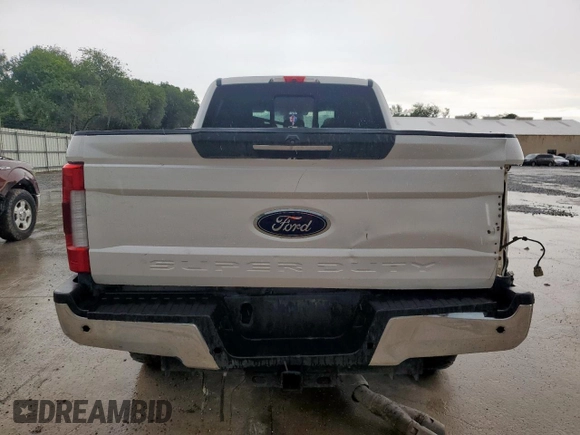 2019 Ford F-250 XL with VIN 1FT7W2BT4KEF28520, listed as a Copart auction lot 61241005 with 211,934 mi miles and Clean title. Bid and sale history available at DreamBid. Image 6.