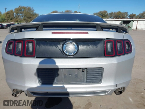 2013 Ford Mustang GT with VIN 1ZVBP8CF5D5232781, listed as a IAAI auction lot 40917812 with 130,447 mi miles. Bid and sale history available at carsss.com. Image 16.