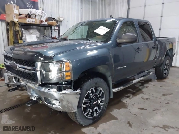 2011 Chevrolet Silverado 2500HD LT with VIN 1GC1KXCG2BF257662, listed as a IAAI auction lot 41577767 with 126,884 mi miles. Bid and sale history available at carsss.com. Image 2.