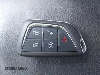 2024 Cadillac LYRIQ Luxury z VIN 1GYKPSRL3RZ122559, wystawiony jako IAAI lot #41587457 z przebiegiem 8 408 mil mil oraz . Historia ofert i sprzedaży dostępna na DreamBid. Obrazek 11.