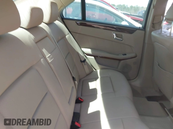 2010 Mercedes-Benz E-Class E 350 Luxury with VIN WDDHF8HBXAA251115, listed as a IAAI auction lot 41901802 with 134,323 mi miles. Bid and sale history available at carsss.com. Image 8.