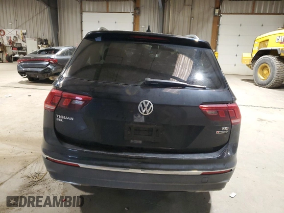 2018 Volkswagen Tiguan SEL с VIN 3VV2B7AX7JM164031, выставлен на аукционе Copart как лот 52967265 с пробегом Не указан миль и Списание • Salvage title. История ставок и продаж доступна на DreamBid. Изображение 6.