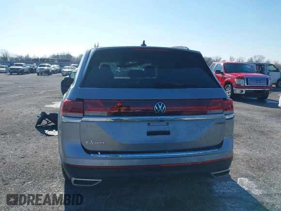 2024 Volkswagen Atlas SE with VIN 1V2KR2CAXRC524586, listed as a IAAI auction lot 41266446 with 15,417 mi miles and . Bid and sale history available at DreamBid. Image 16.