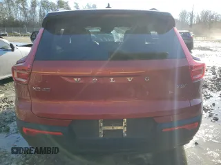 2021 Volvo XC40 R-Design with VIN YV4162UM2M2462305, listed as a Copart auction lot 42974065 with 24,827 mi miles and Salvage Title. Bid and sale history available at carsss.com. Image 6.