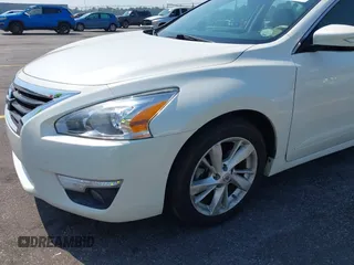 2014 Nissan Altima 2.5 with VIN 1N4AL3AP0EC110695, listed as a IAAI auction lot 41982775 with 105,395 mi miles. Bid and sale history available at carsss.com. Image 6.